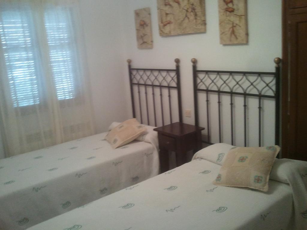 Hostal-Restaurante Fogon De Gredos Guisando Chambre photo